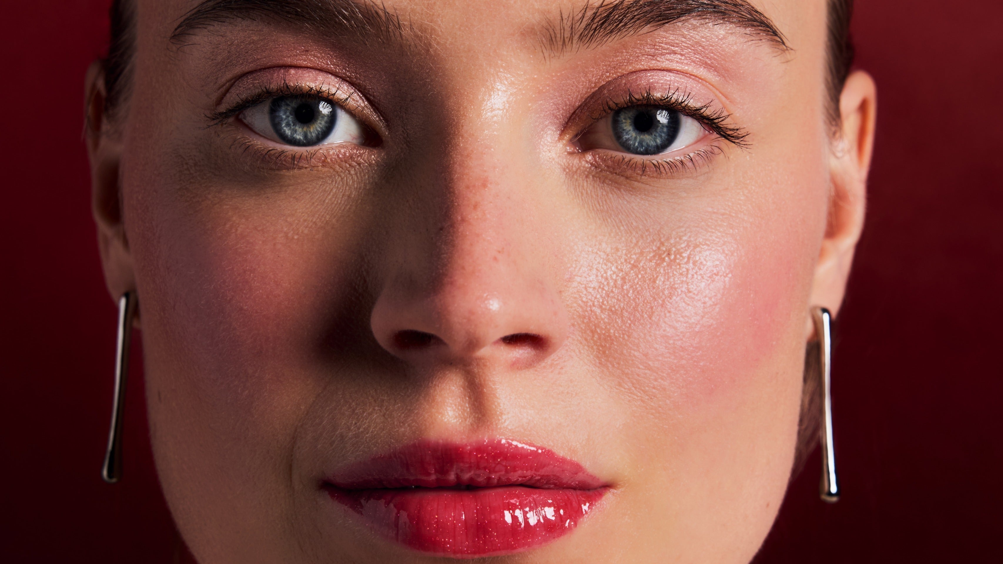 Cómo preparar la piel para un maquillaje glow esta Navidad (y que dure toda la noche)