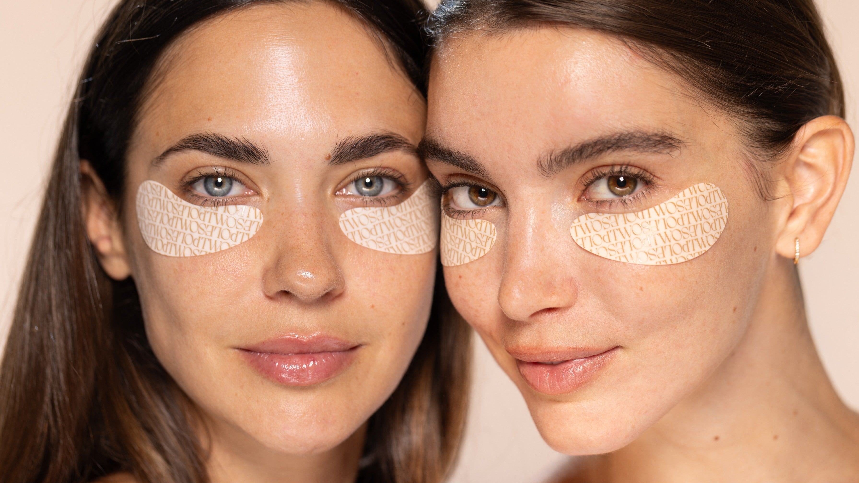 Parches para el contorno de ojos: ¿hidrogel o silicona?